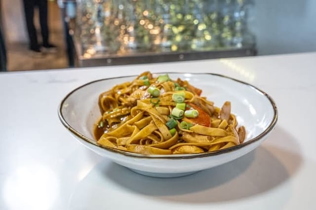 Pollo Saltado.